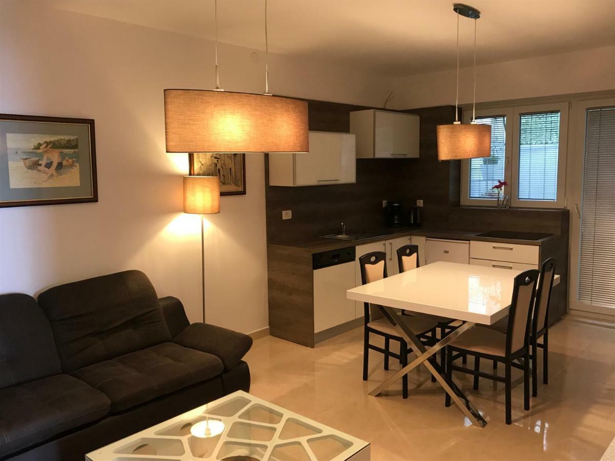 Villa Nora Tučepi Екстериор снимка